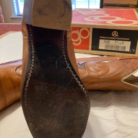 Dingo Vintage Glazed Rust Embroidered Heeled Western Boots - Picture 10 of 16